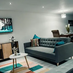 Bv Comfy Basement At Conditioning House Apartment Bradford (West Yorkshire)