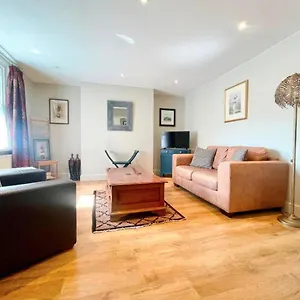 Cheltenham Central Apartment, Parking, Close Bars & Restaurants Apartment Cheltenham