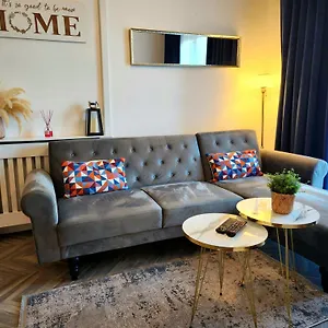 Stylish Serviced Studio Flat With Parking Located Just Off The Vibrant Mansfield Road Nottingham