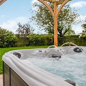 Mount Farm - The Stable Holiday home Harker